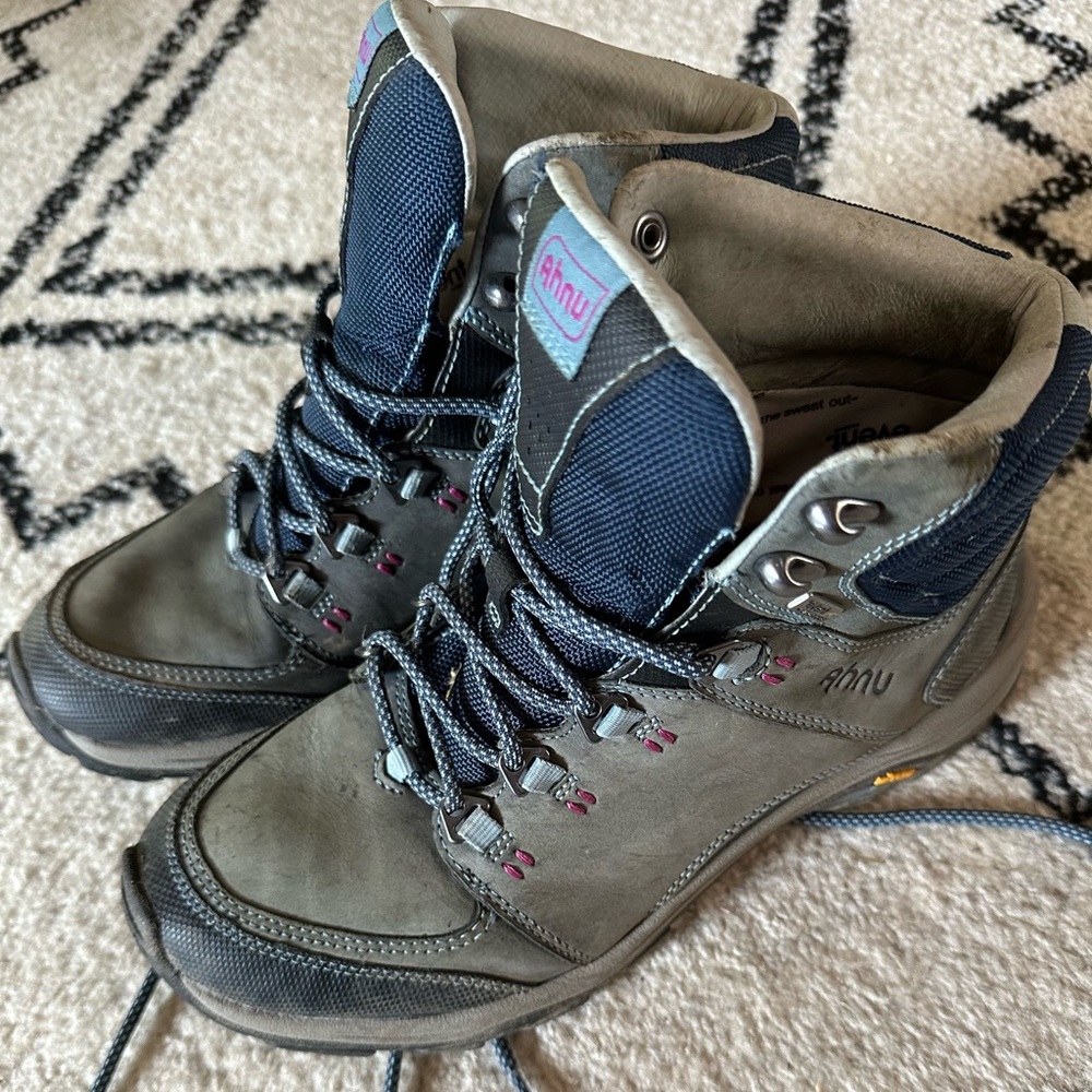Ahnu preowned hiking boots! Women’s size 8